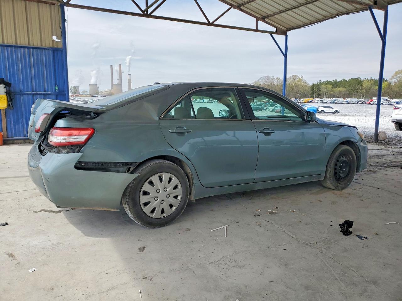 2011 TOYOTA CAMRY LE photo 3