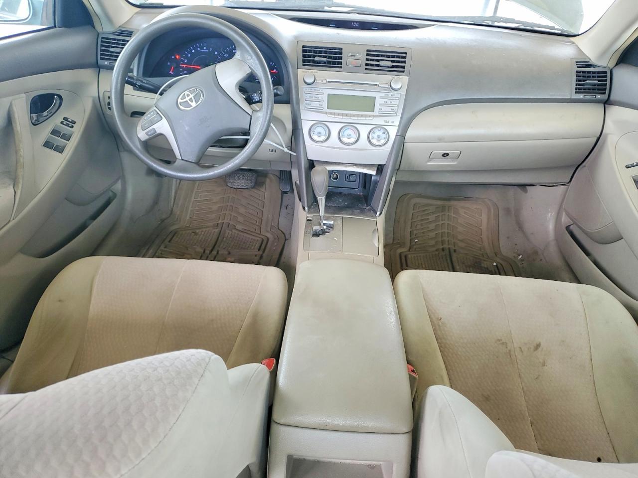 2011 TOYOTA CAMRY LE photo 8