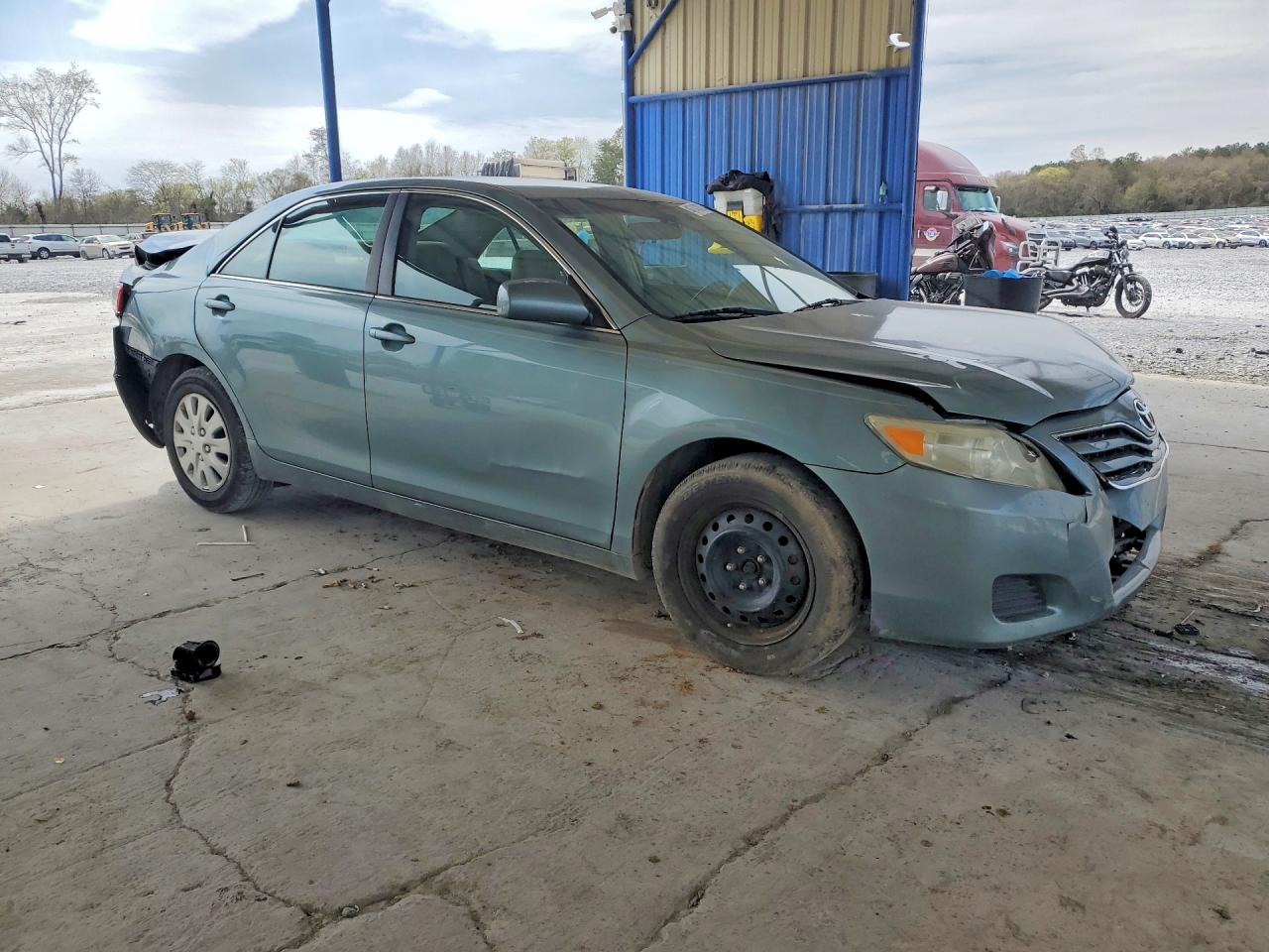 2011 TOYOTA CAMRY LE photo 4