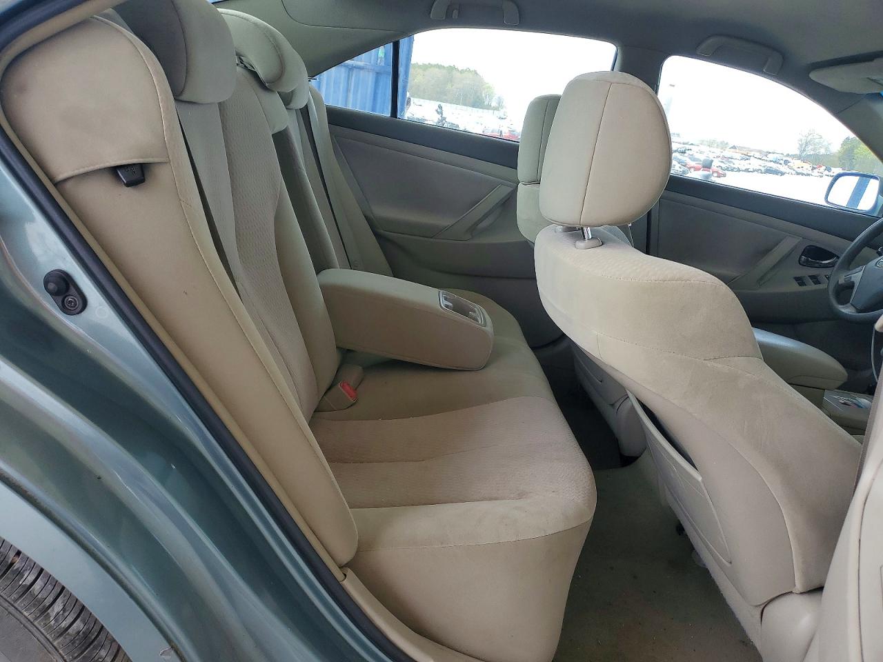2011 TOYOTA CAMRY LE photo 10