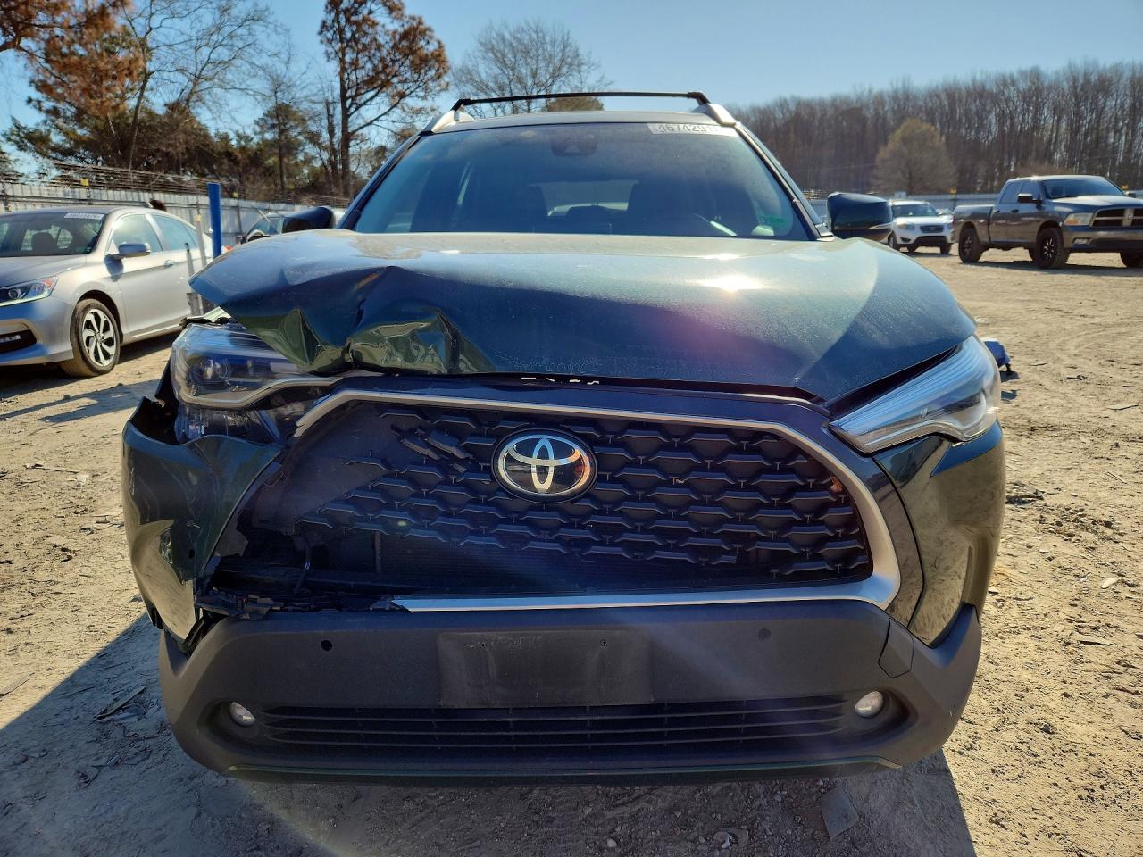 2022 TOYOTA COROLLA CROSS XLE photo 5