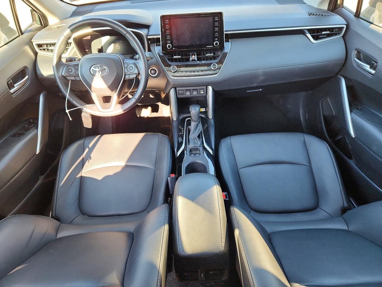 2022 TOYOTA COROLLA CROSS XLE photo 8