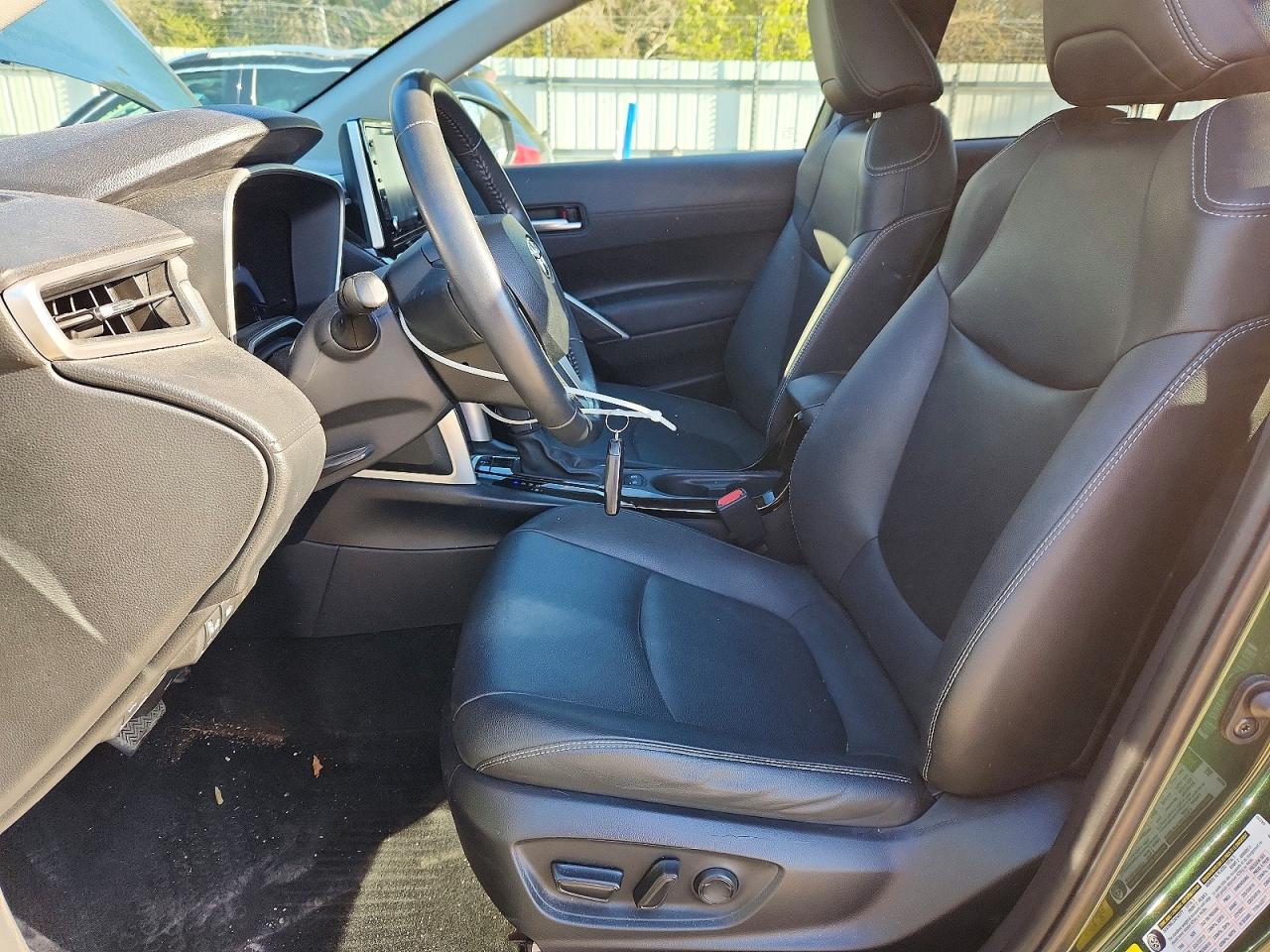 2022 TOYOTA COROLLA CROSS XLE photo 7