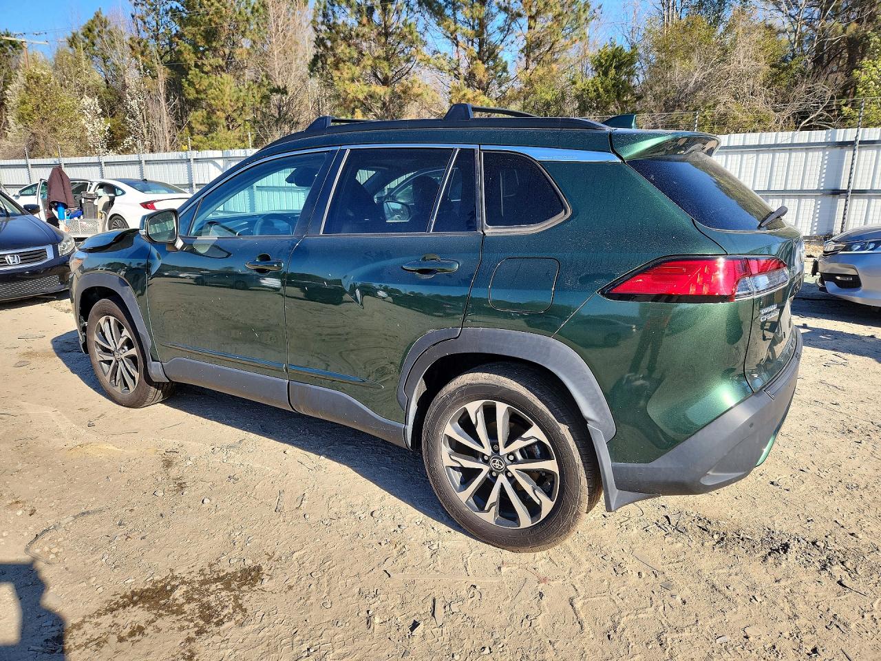 2022 TOYOTA COROLLA CROSS XLE photo 2