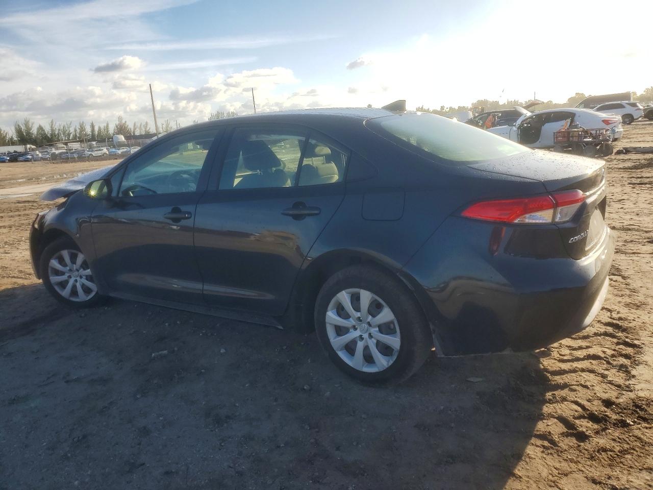 2022 TOYOTA COROLLA LE photo 4