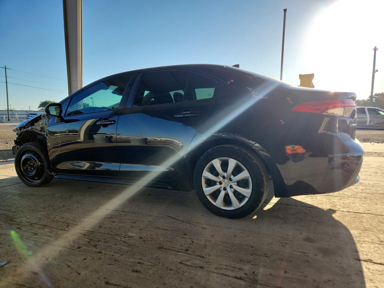 2020 TOYOTA COROLLA LE photo 2