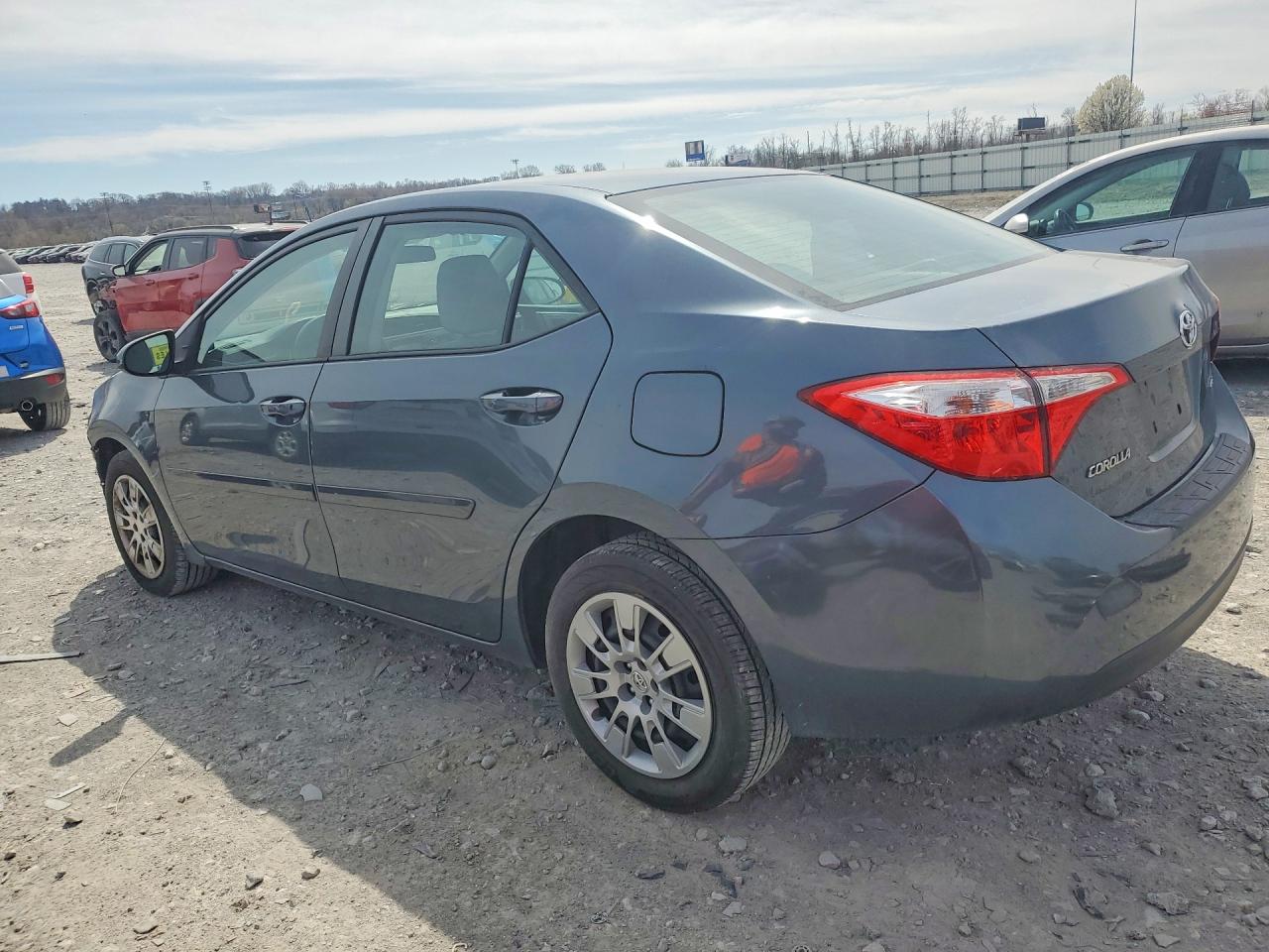 2015 TOYOTA COROLLA LE photo 2