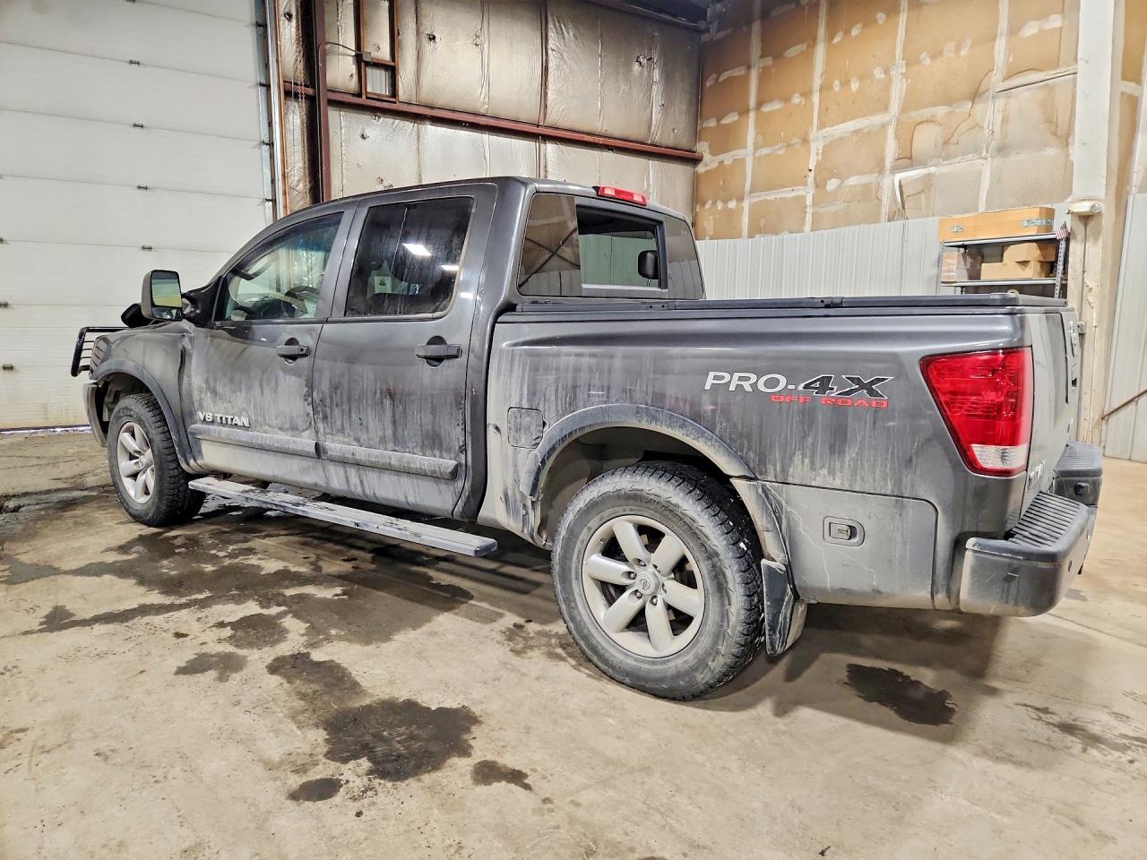 2010 NISSAN TITAN SE photo 3