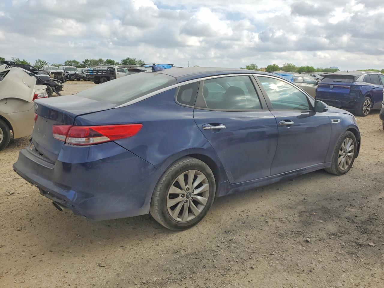 2017 KIA OPTIMA LX photo 5