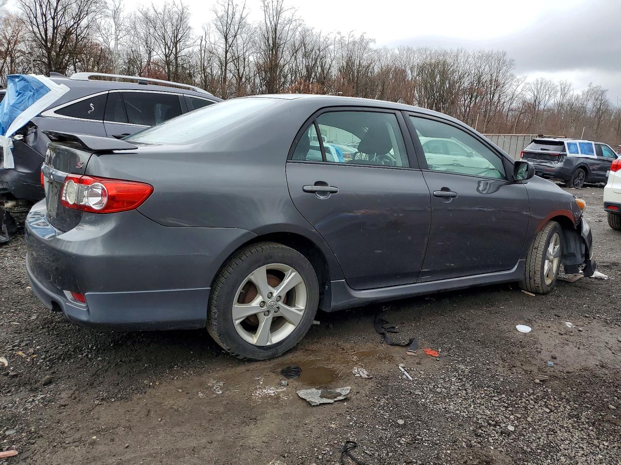2013 TOYOTA COROLLA S photo 3