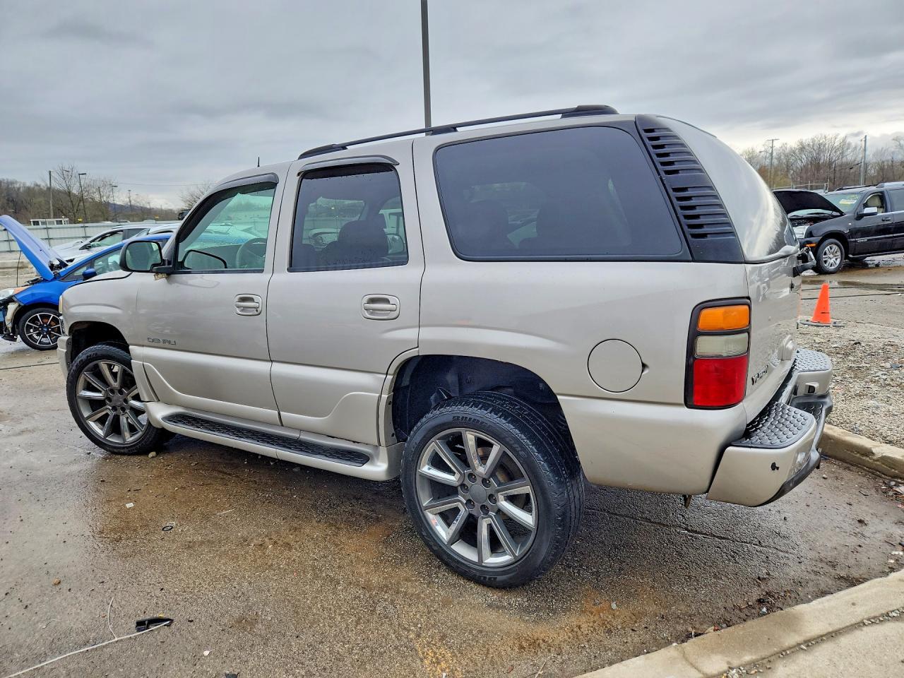 2004 GMC YUKON DENALI photo 4