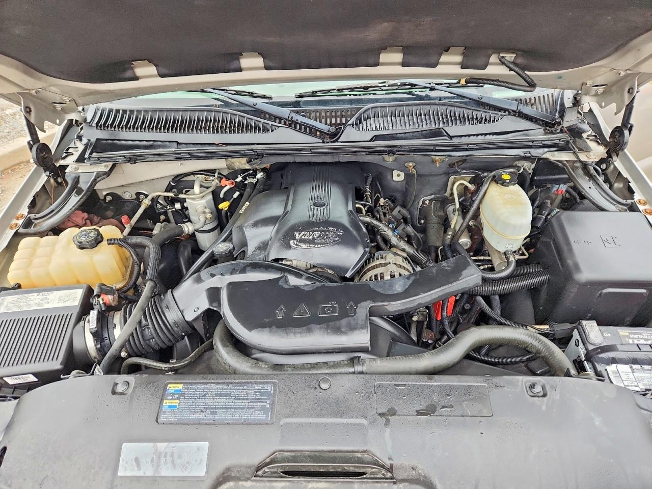 2004 GMC YUKON DENALI photo 34