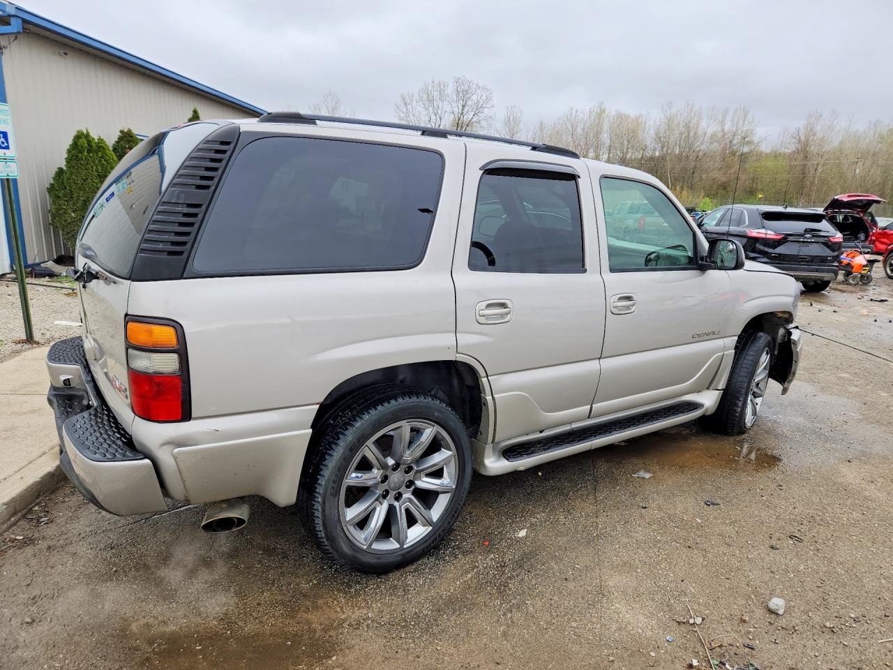 2004 GMC YUKON DENALI photo 7