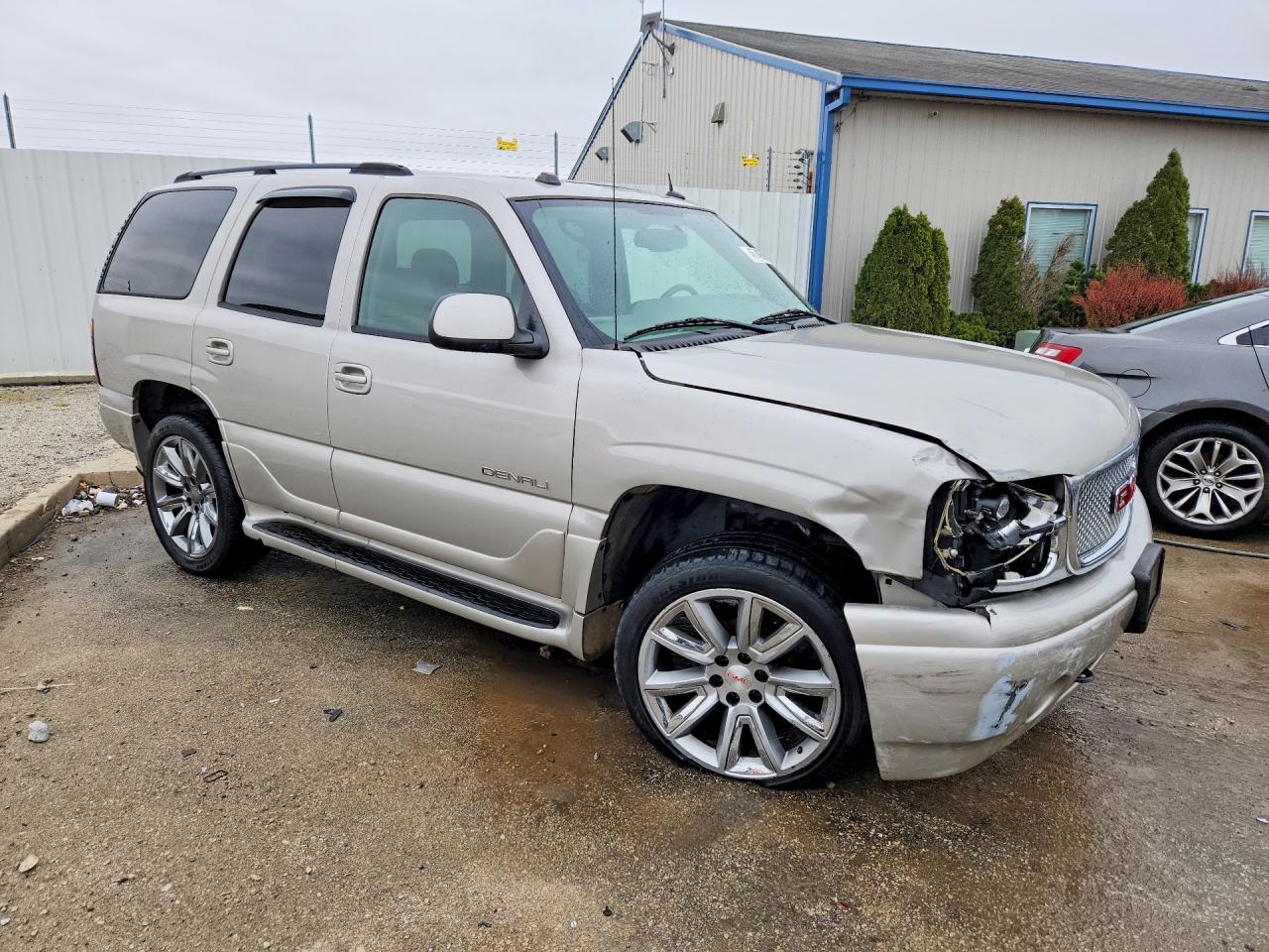 2004 GMC YUKON DENALI photo 10