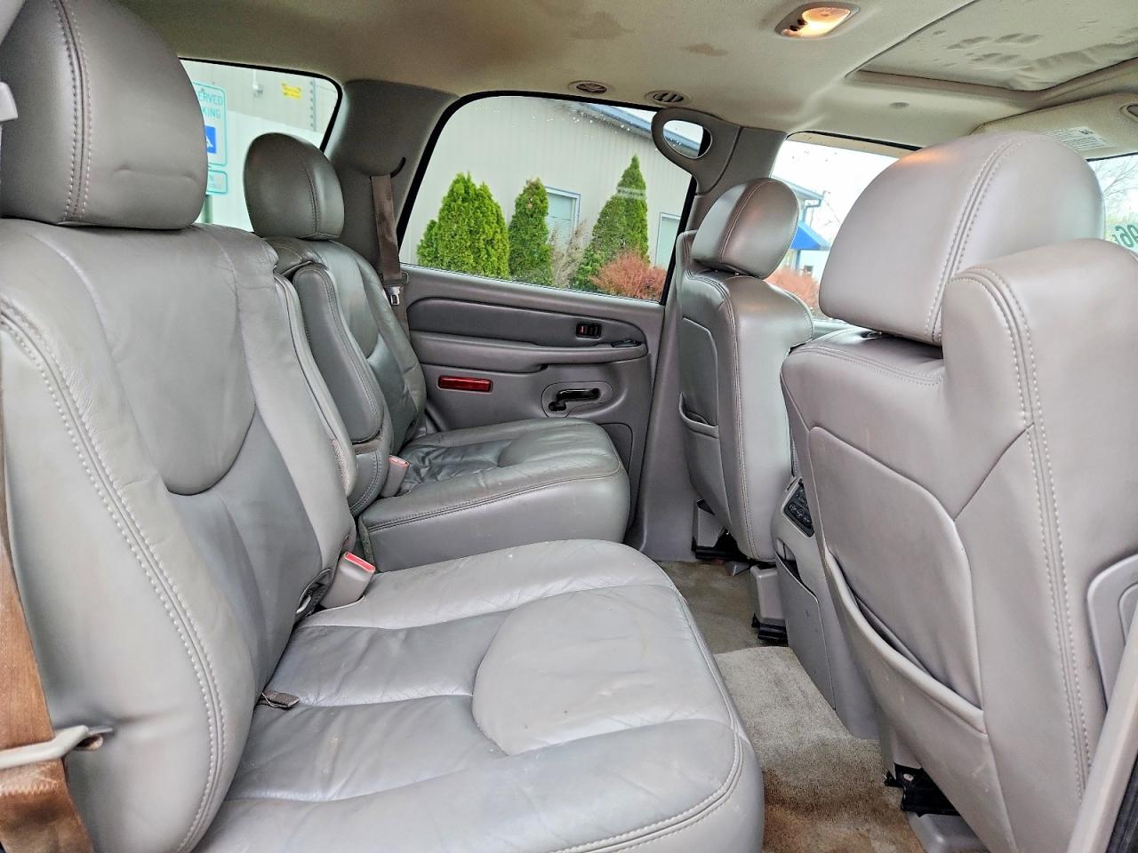2004 GMC YUKON DENALI photo 31
