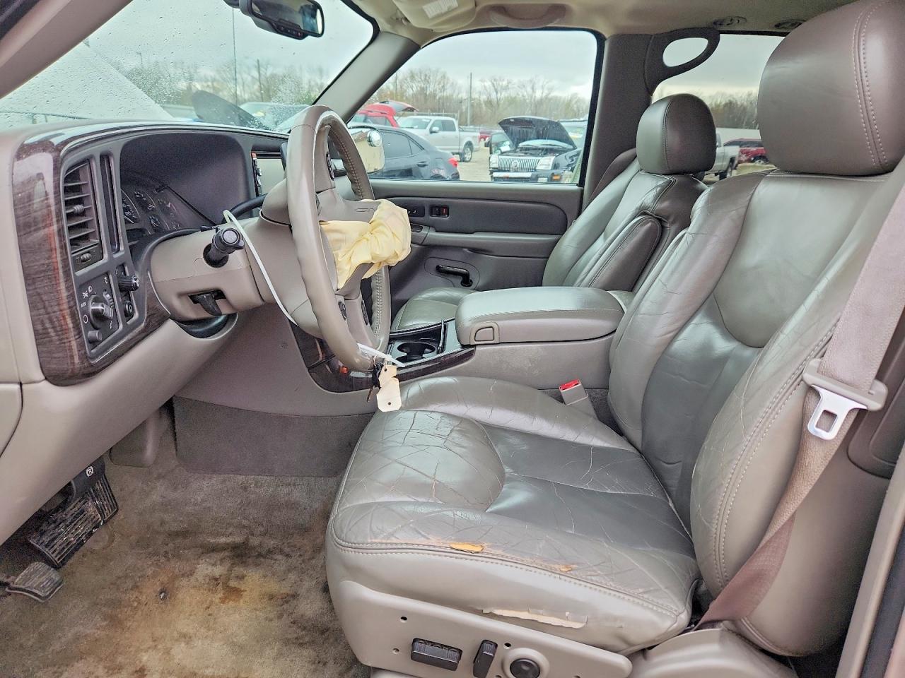 2004 GMC YUKON DENALI photo 19