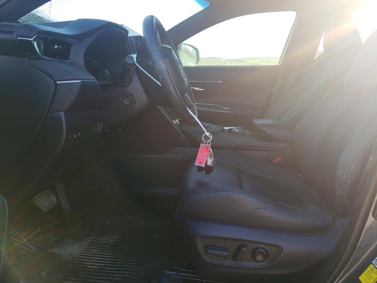 2024 TOYOTA VENZA XLE photo 13