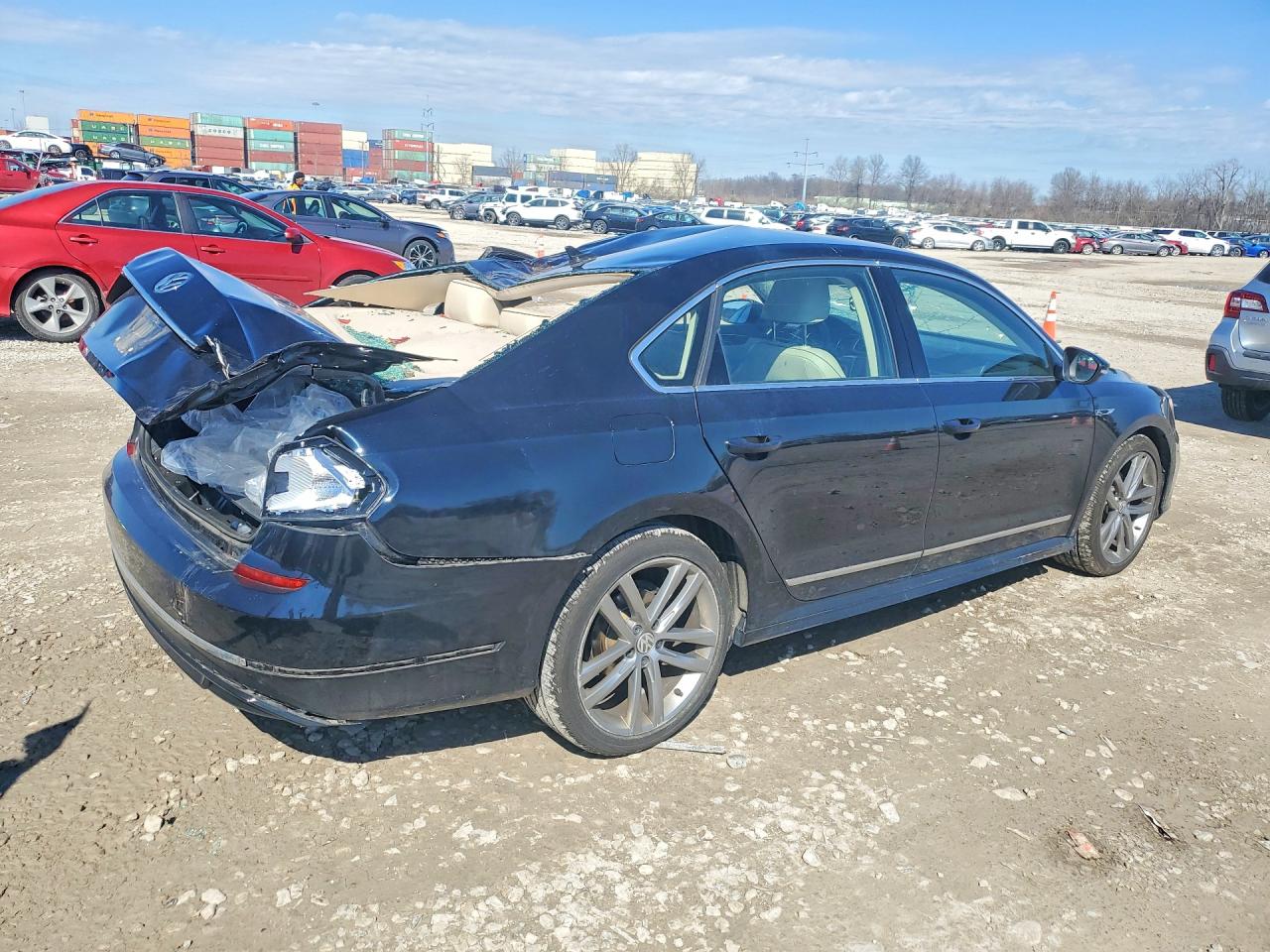 2017 VOLKSWAGEN PASSAT R-LINE photo 3