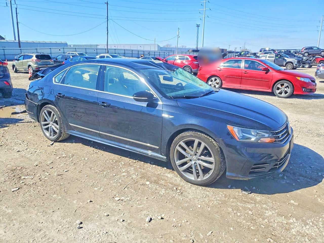 2017 VOLKSWAGEN PASSAT R-LINE photo 4