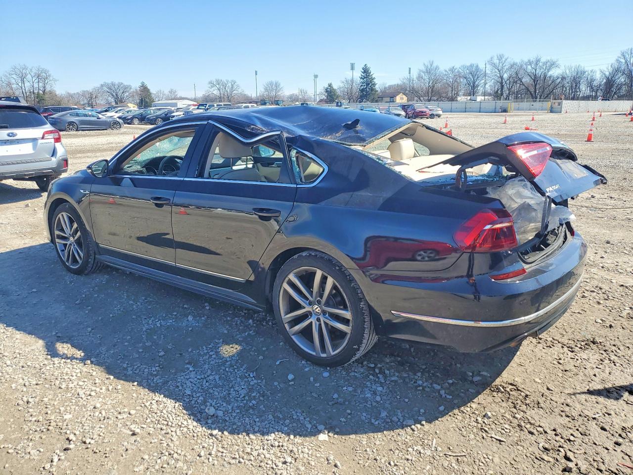 2017 VOLKSWAGEN PASSAT R-LINE photo 2