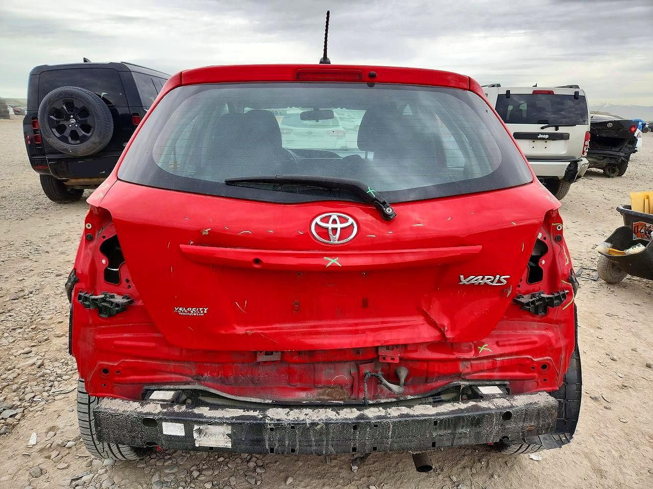 2015 TOYOTA YARIS 5-DOOR L photo 6
