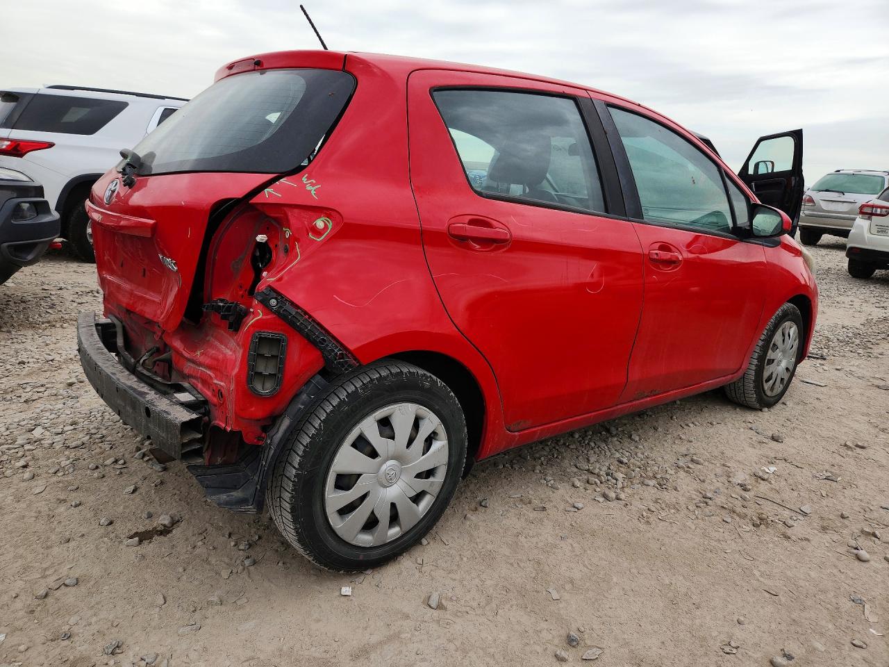 2015 TOYOTA YARIS 5-DOOR L photo 3