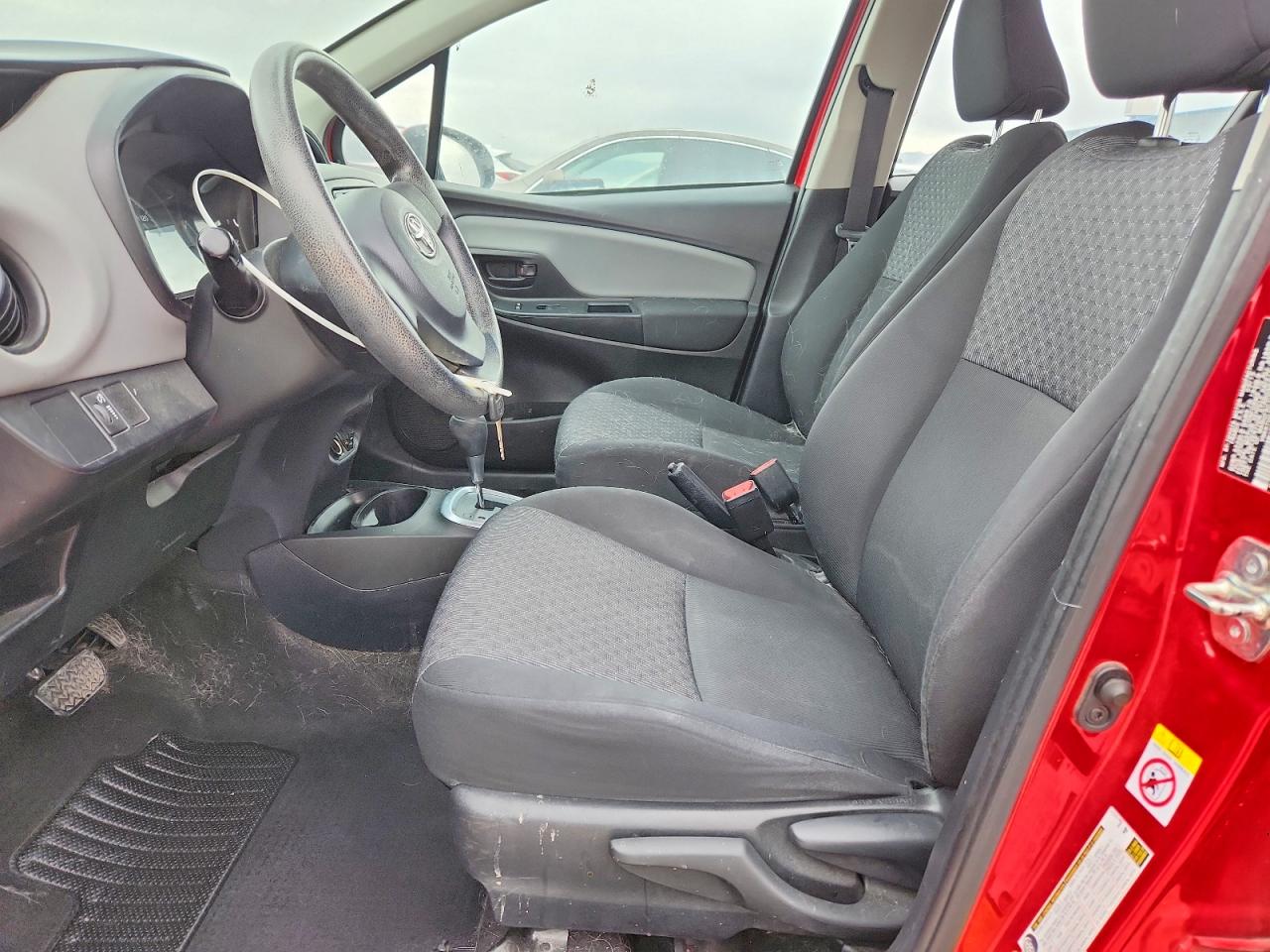 2015 TOYOTA YARIS 5-DOOR L photo 7