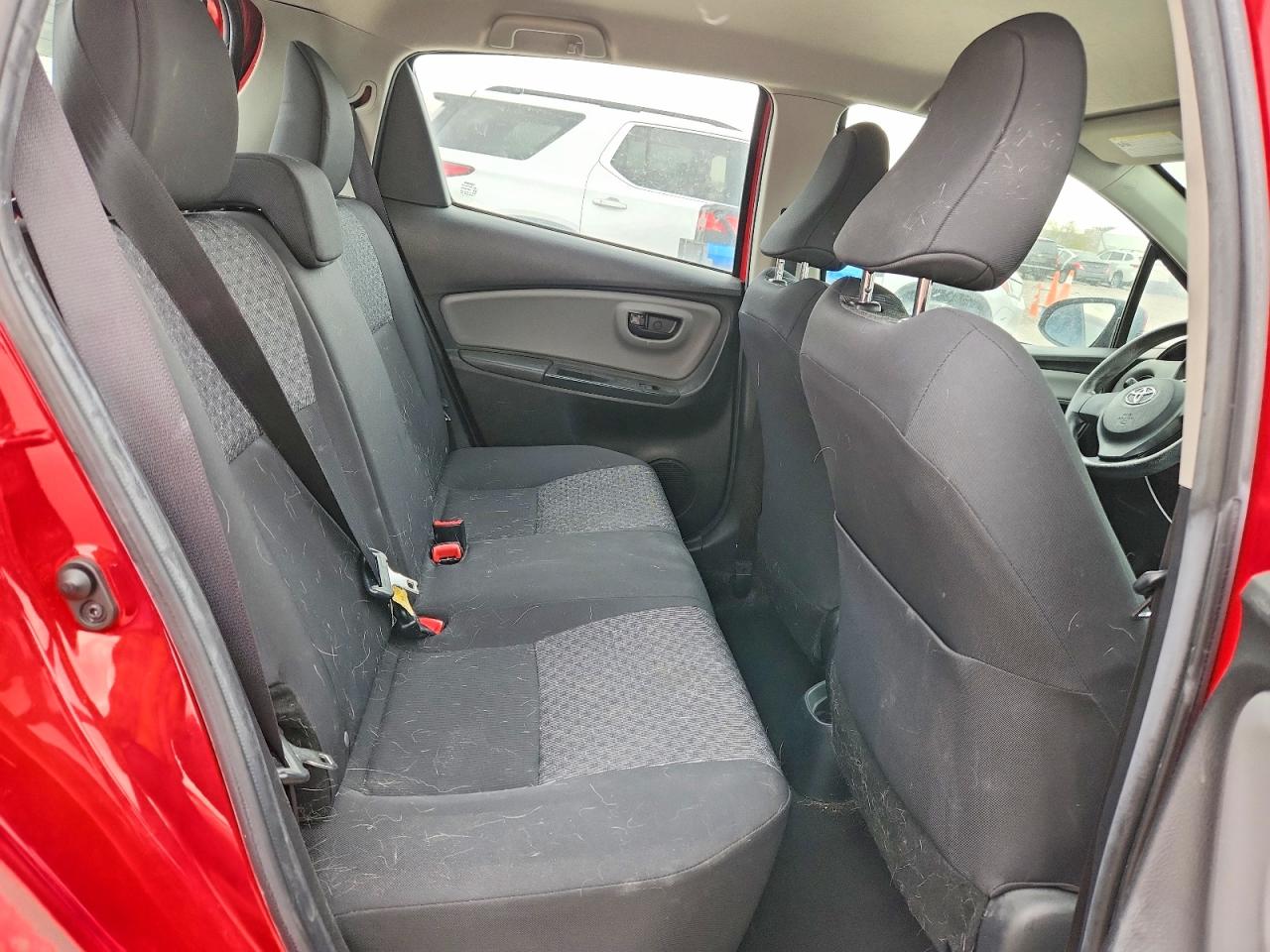 2015 TOYOTA YARIS 5-DOOR L photo 10