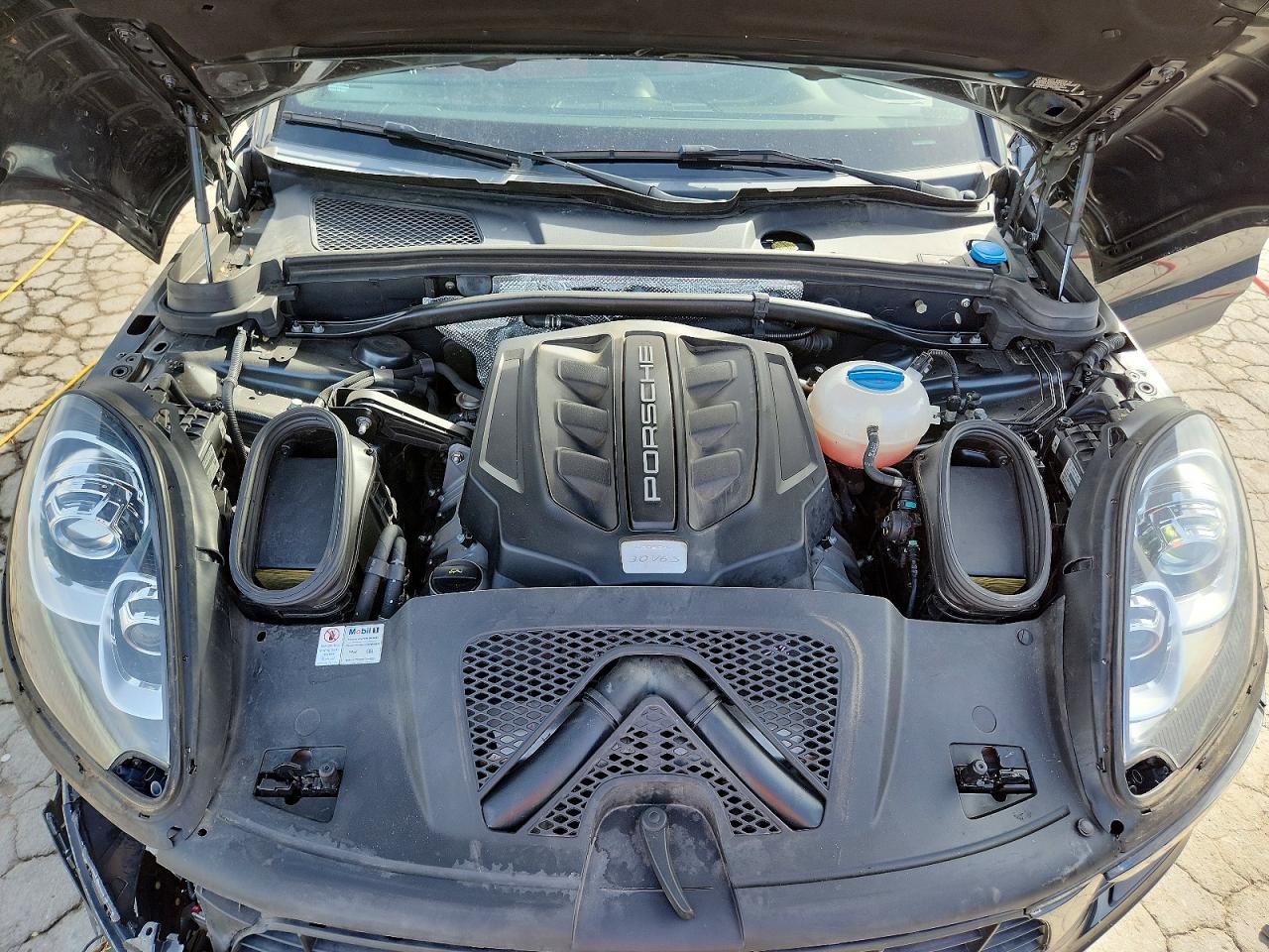 2018 PORSCHE MACAN S photo 12