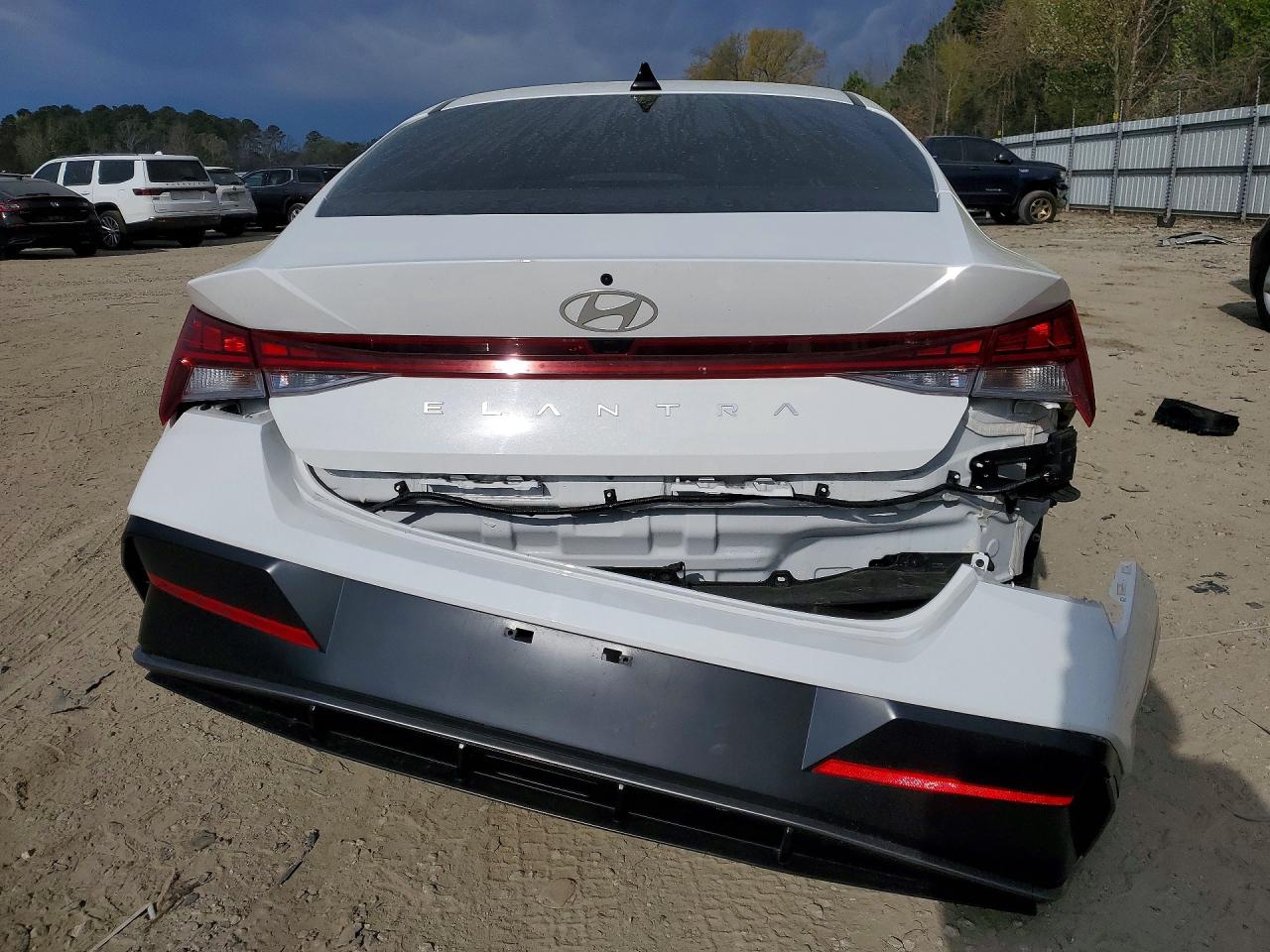 2025 HYUNDAI ELANTRA SEL CONVENIENCE photo 16