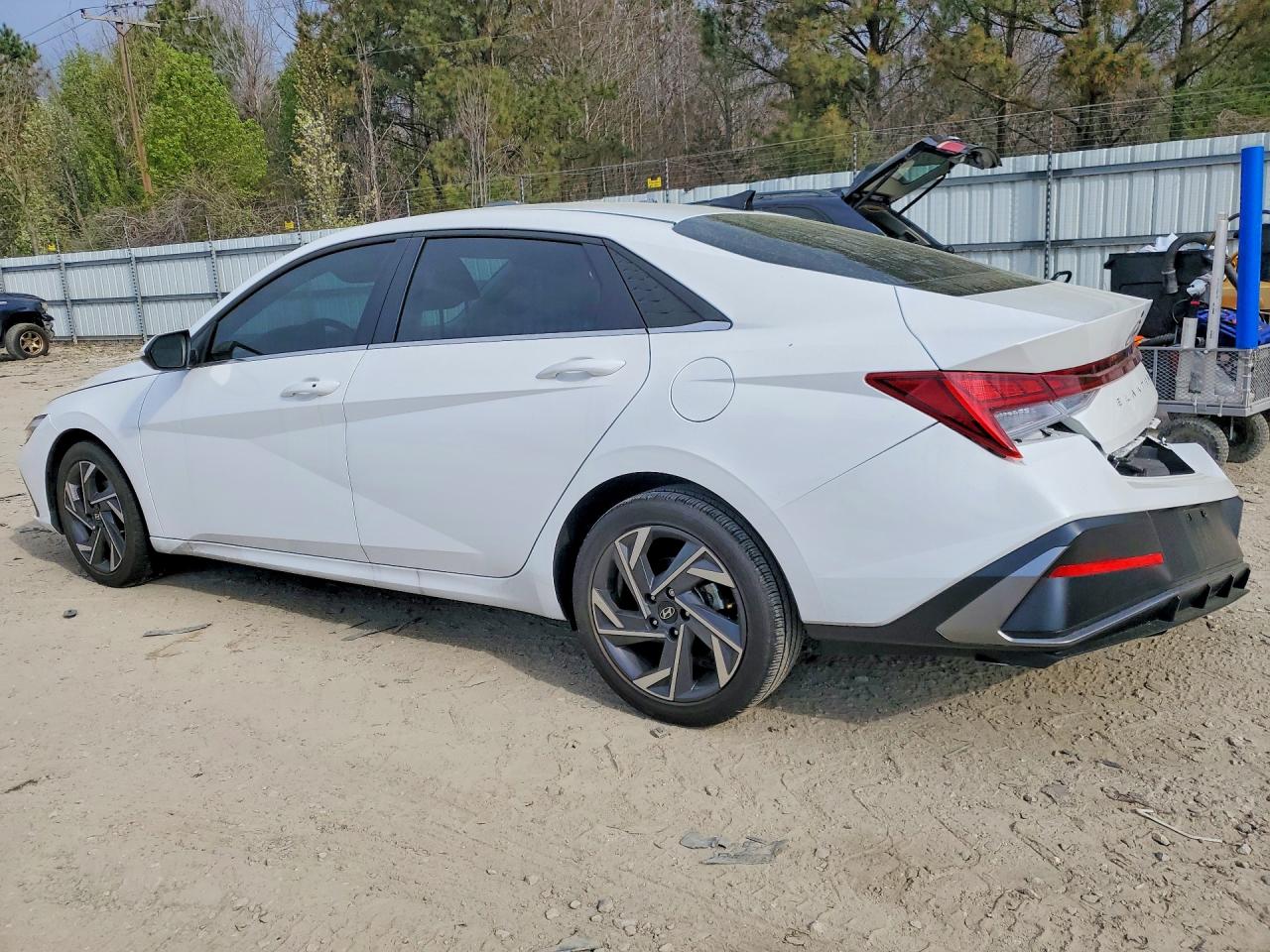 2025 HYUNDAI ELANTRA SEL CONVENIENCE photo 4
