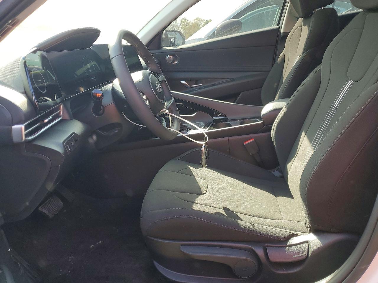 2025 HYUNDAI ELANTRA SEL CONVENIENCE photo 19