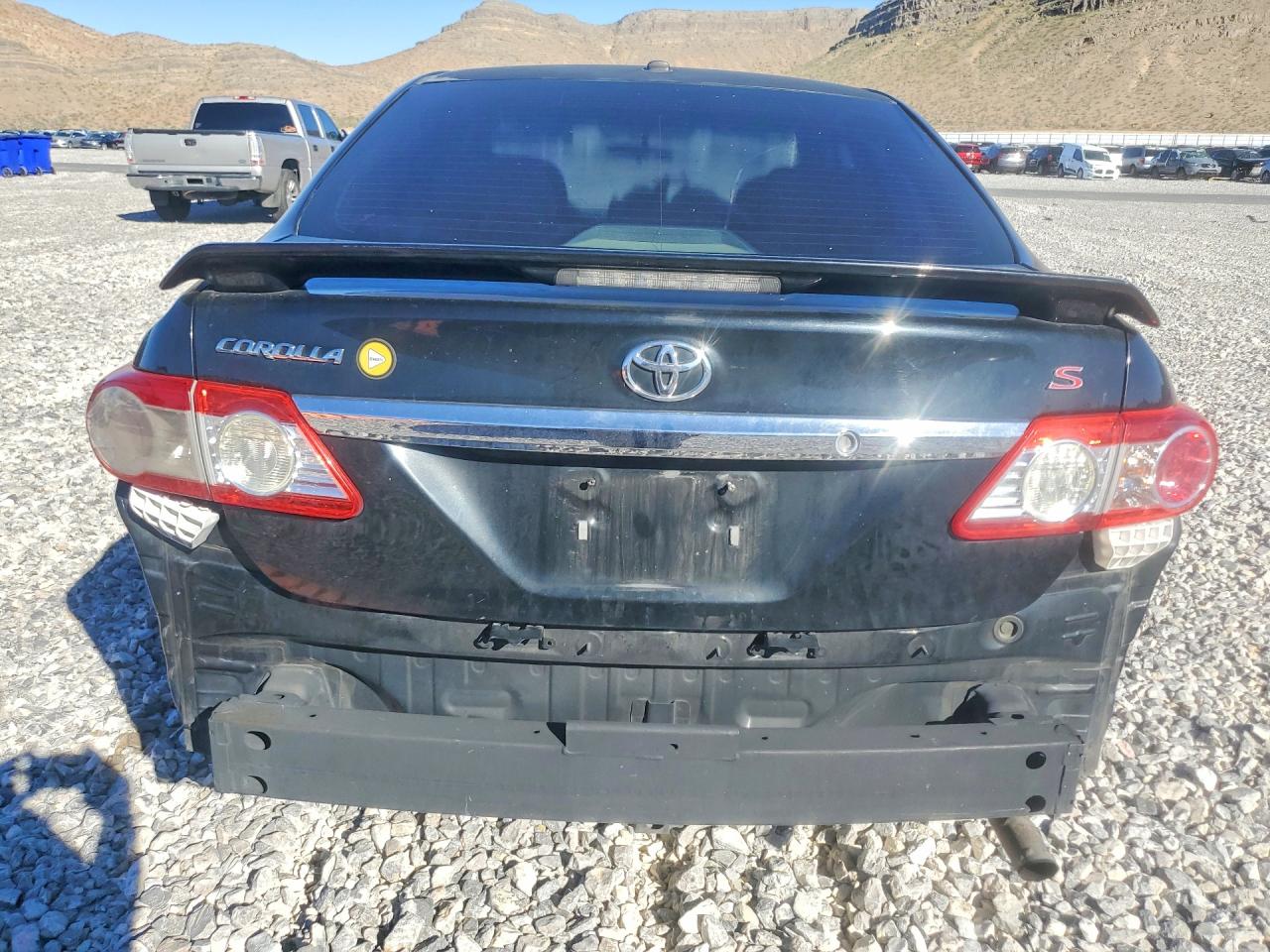 2011 TOYOTA COROLLA S photo 6