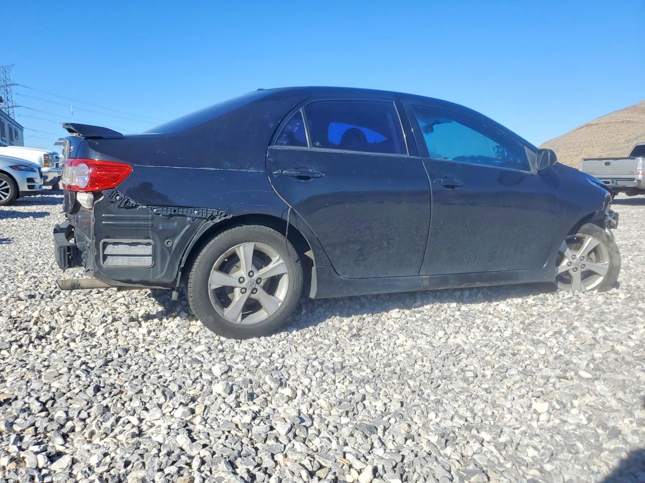 2011 TOYOTA COROLLA S photo 3