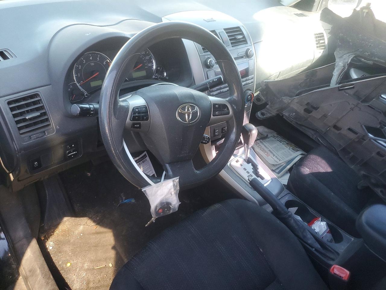 2011 TOYOTA COROLLA S photo 8