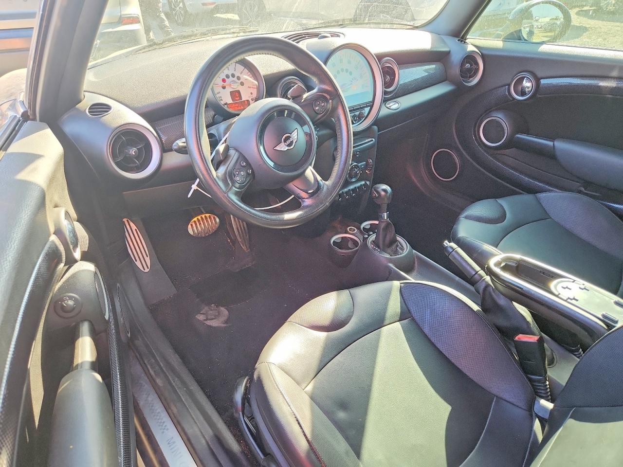 2012 MINI COOPER S photo 22