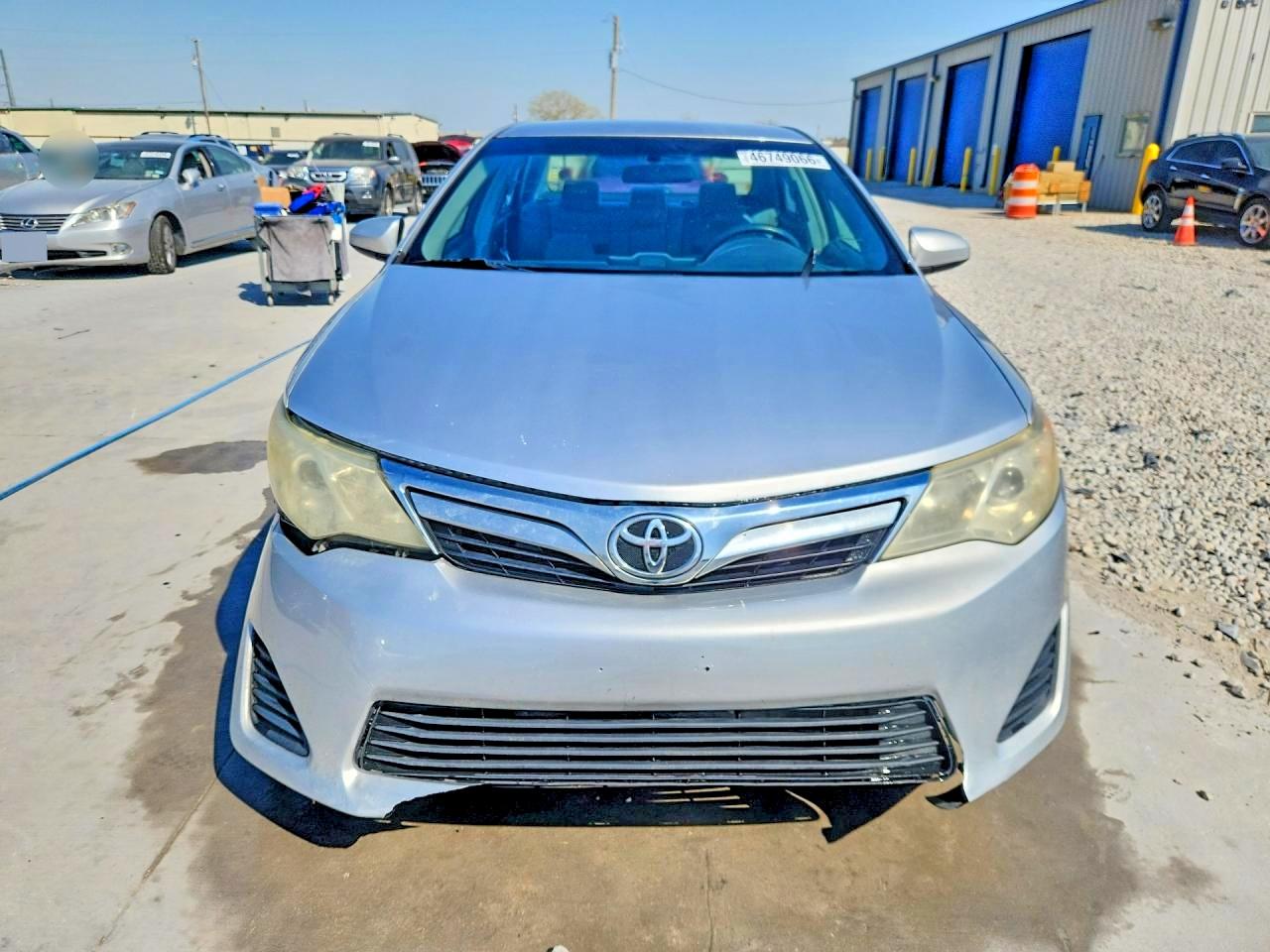2012 TOYOTA CAMRY LE photo 13