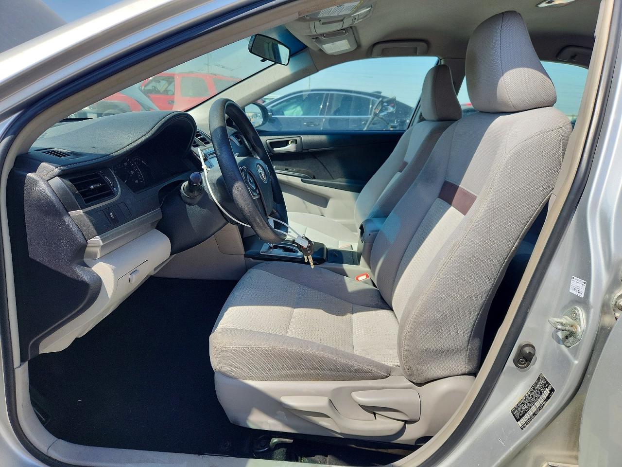 2012 TOYOTA CAMRY LE photo 19