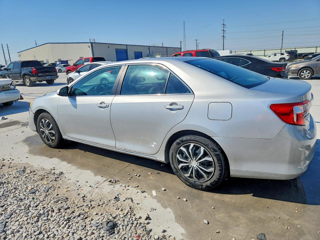 2012 TOYOTA CAMRY LE photo 4