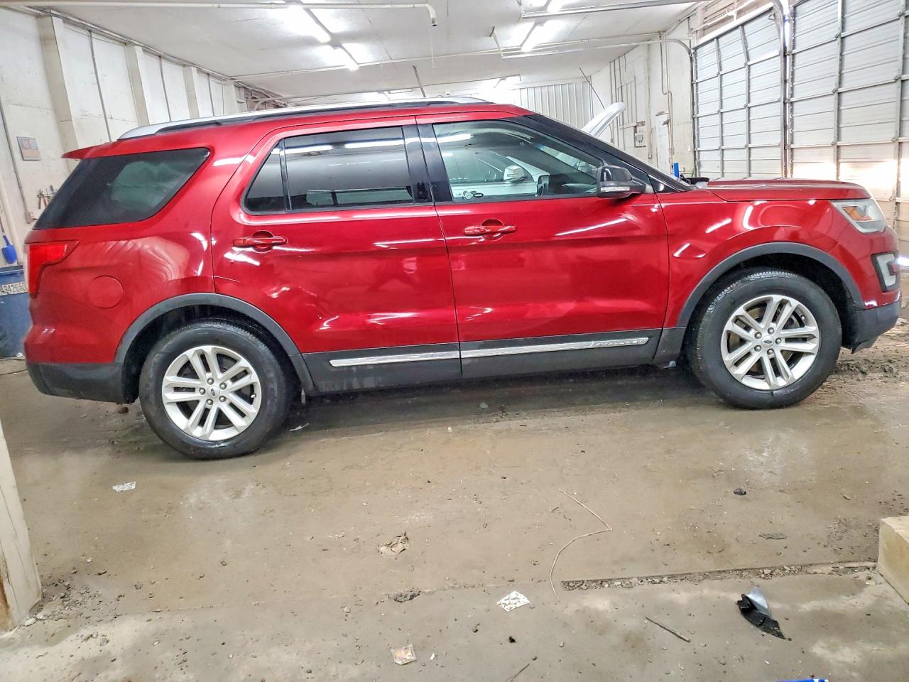 2016 FORD EXPLORER XLT photo 3