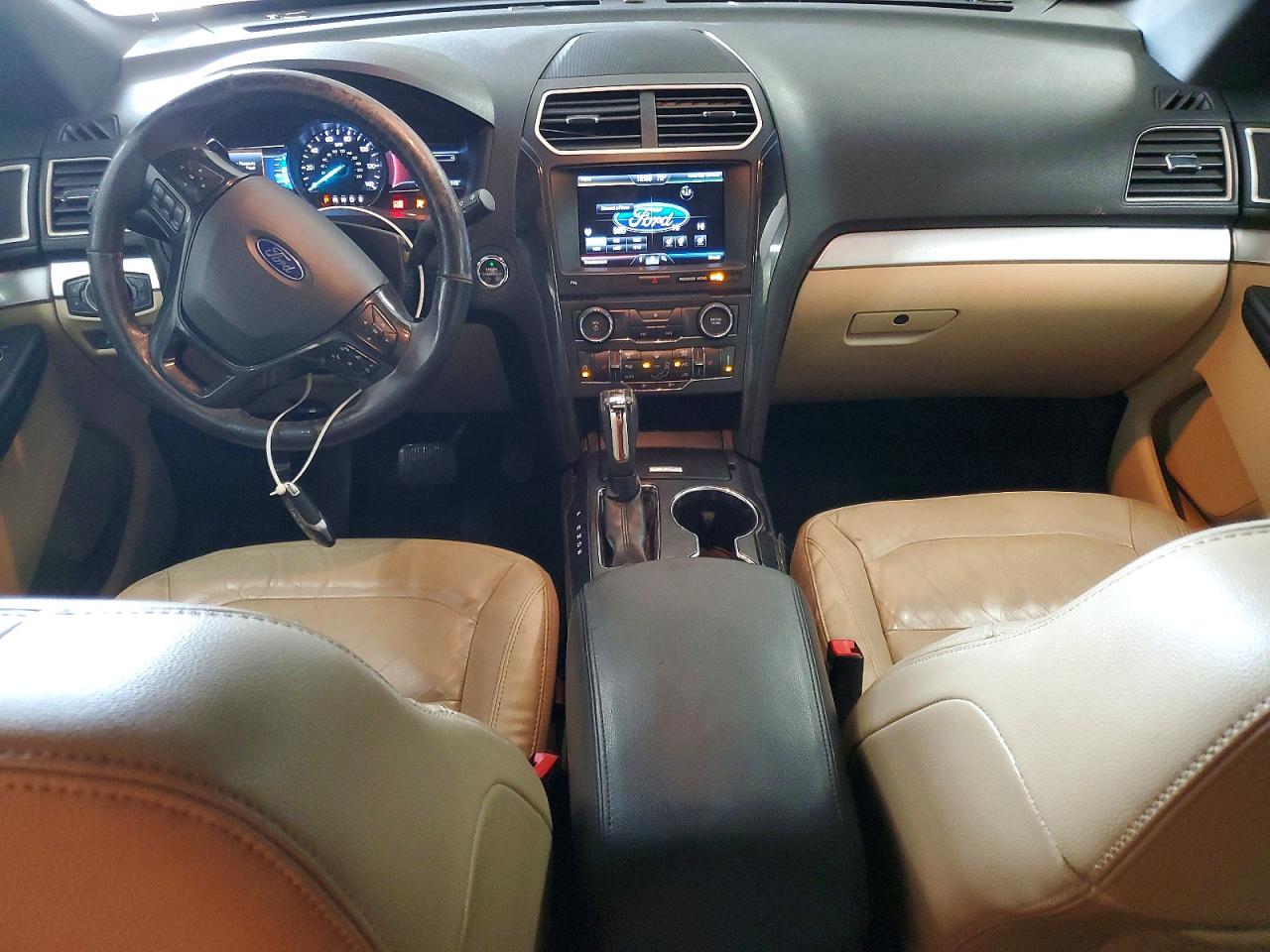 2016 FORD EXPLORER XLT photo 8