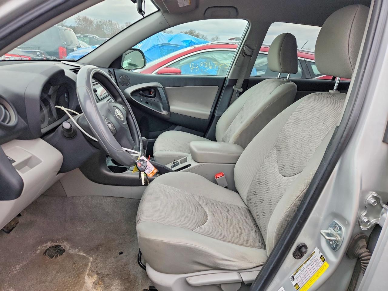 2012 TOYOTA RAV4 BASE photo 7