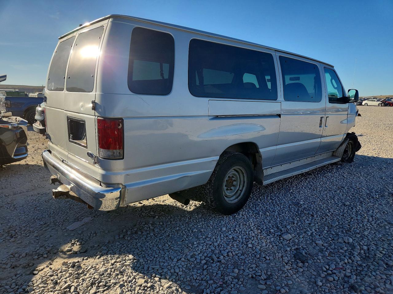 2005 FORD ECONOLINE E350 SUPER DUTY WAGON photo 3