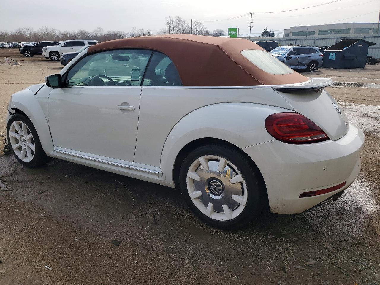 2019 VOLKSWAGEN BEETLE S photo 2