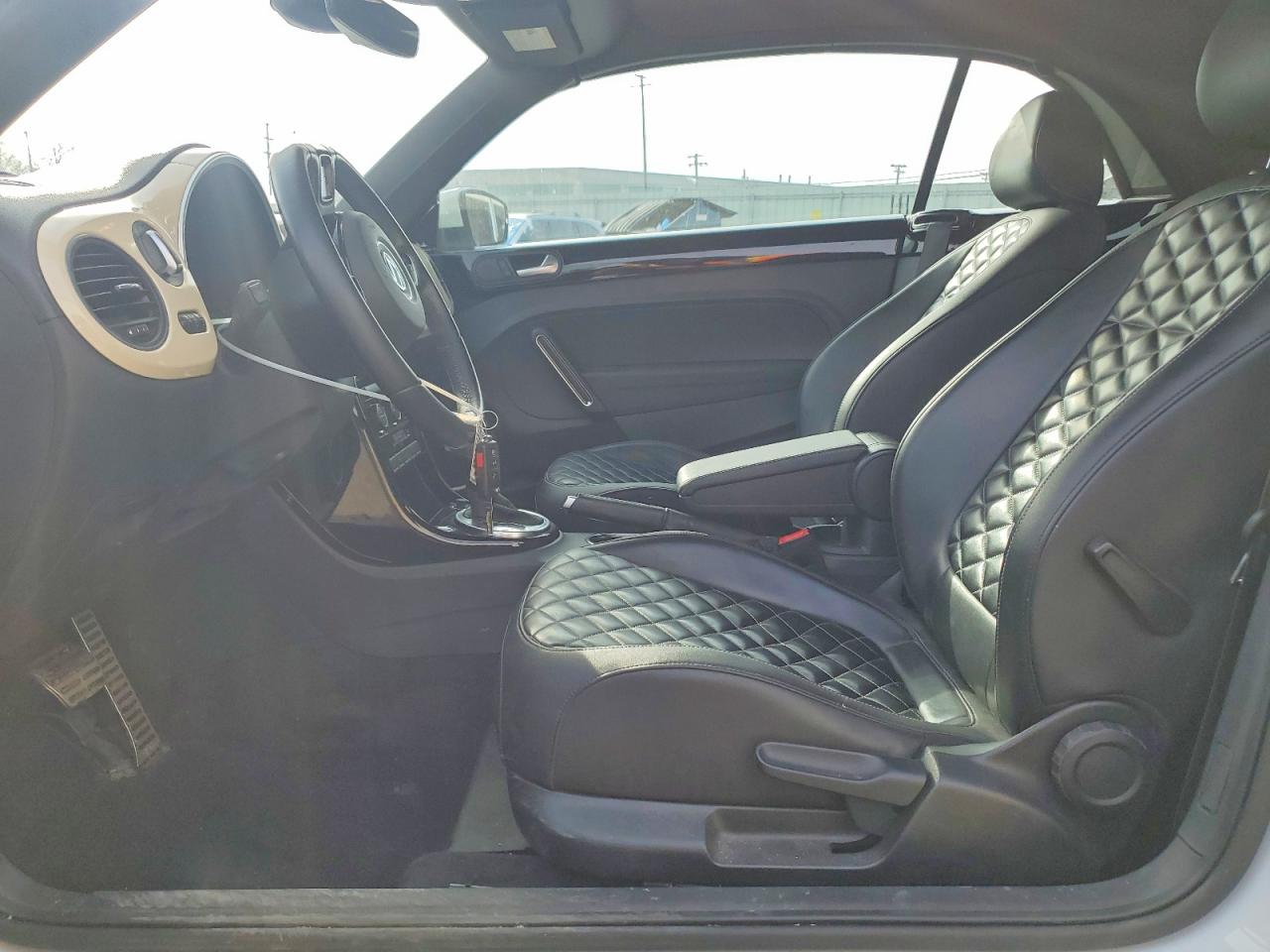 2019 VOLKSWAGEN BEETLE S photo 7