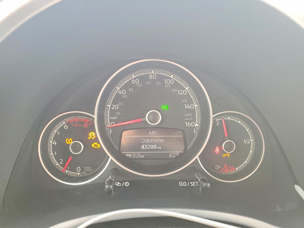 2019 VOLKSWAGEN BEETLE S photo 9