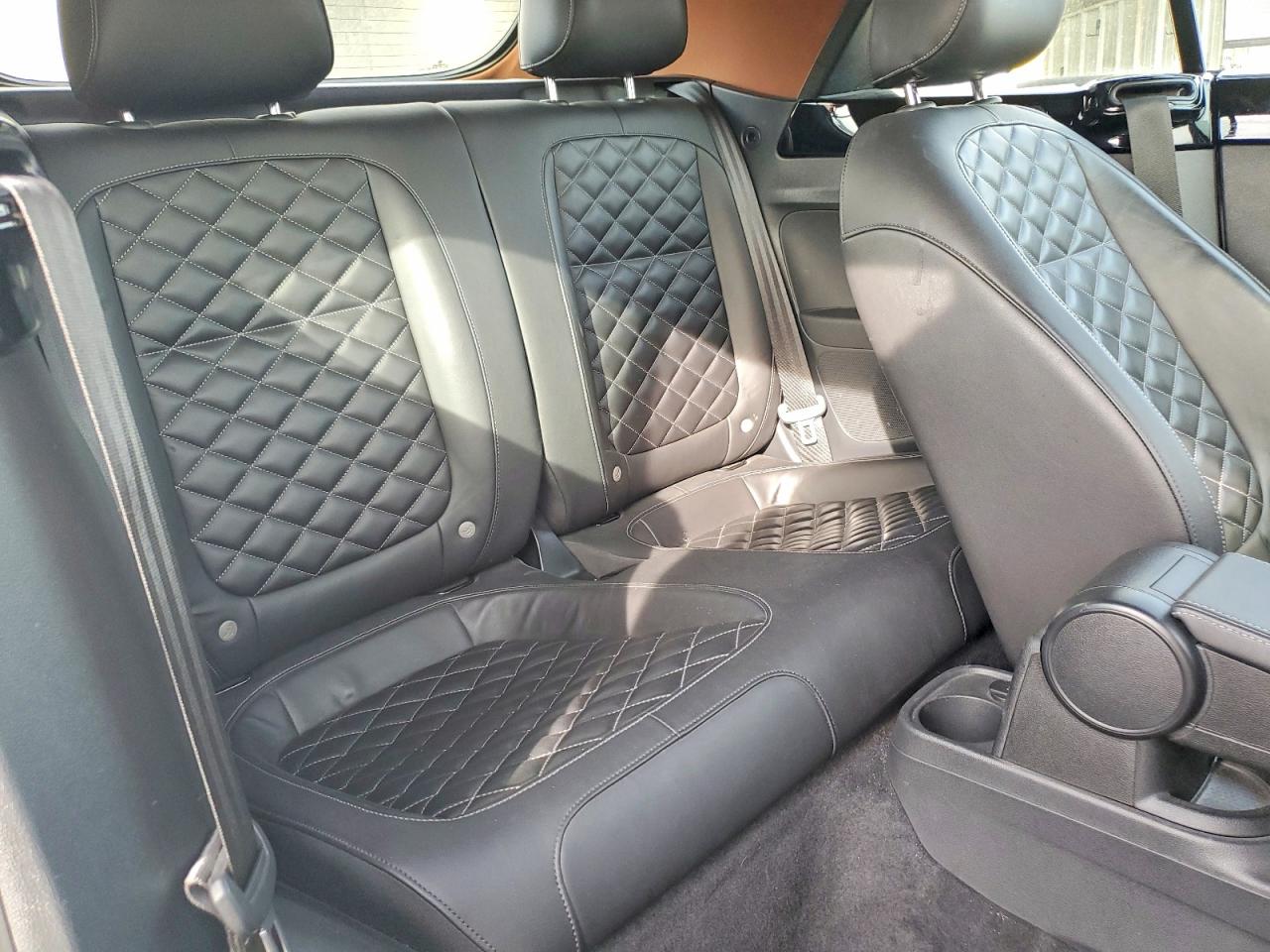 2019 VOLKSWAGEN BEETLE S photo 10