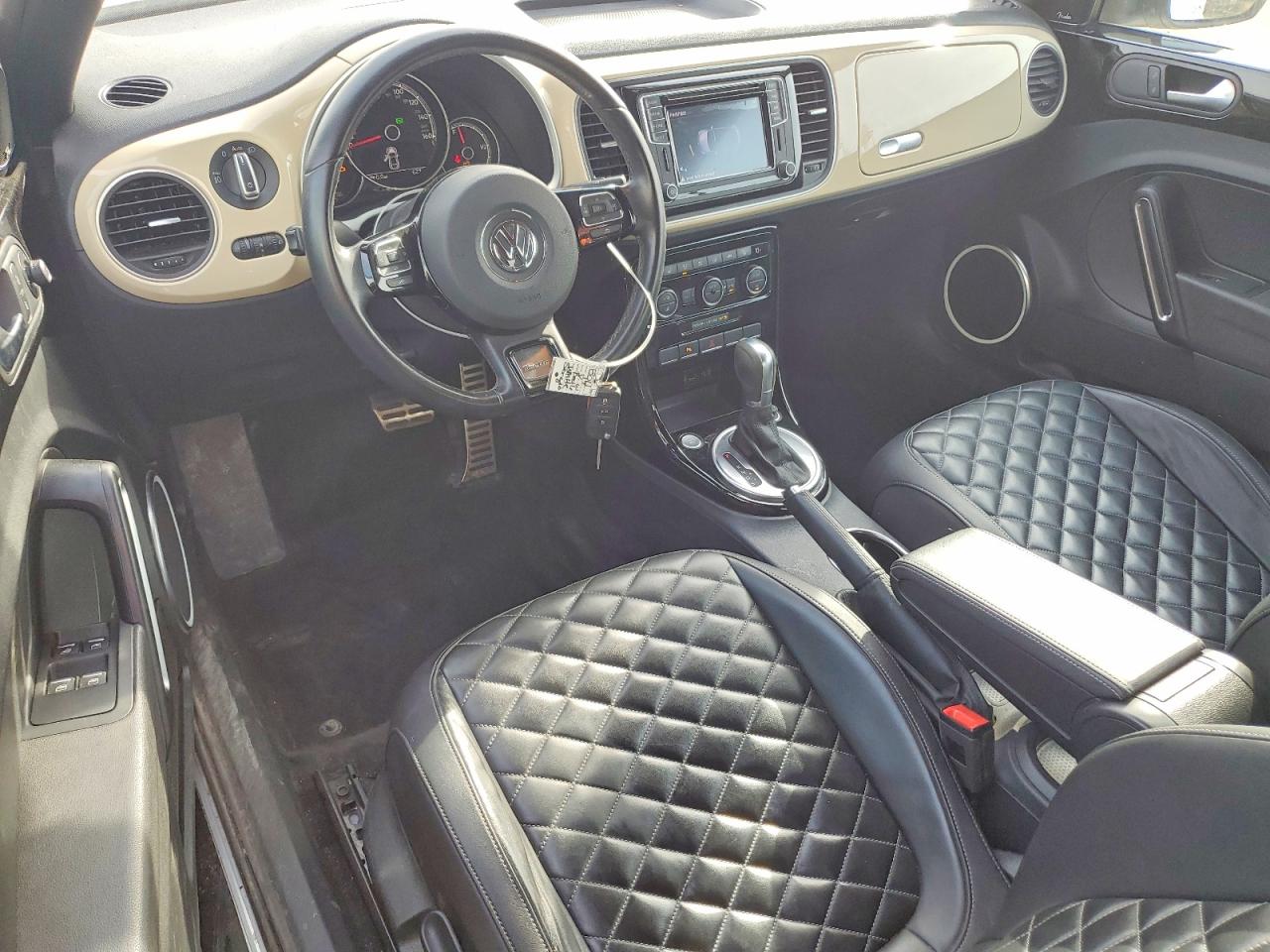 2019 VOLKSWAGEN BEETLE S photo 8