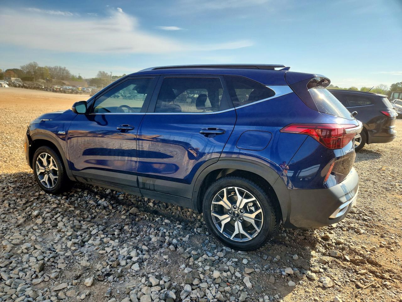 2021 KIA SELTOS EX photo 2