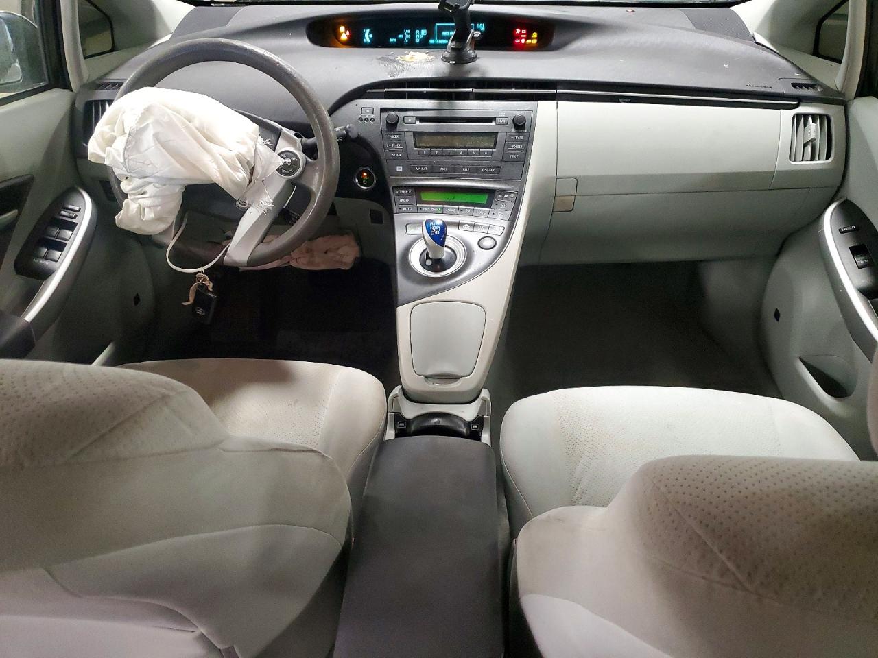 2010 TOYOTA PRIUS III photo 8